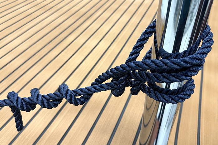 узел для крепления буксирного конца