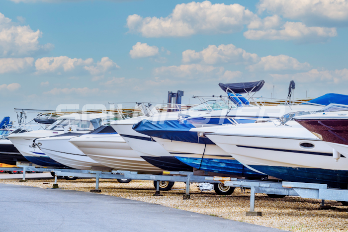 лодка на суше